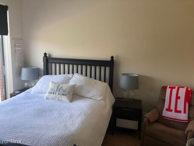 Building Photo - 2 br, 2 bath Condo - 3131 W Logan Blvd