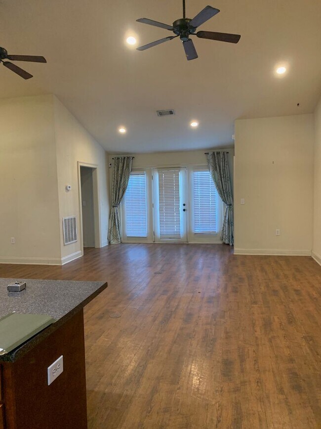 Foto del edificio - Eagles Landing 4 Bedroom Available for Fall 2026!!