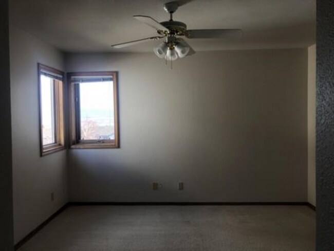 Building Photo - 2149 Alpine Dr