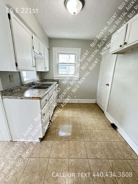 Building Photo - 45 E 221st St