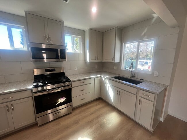 Building Photo - FULLY REMODELED 3BR/2BA HOME in Spring Valley