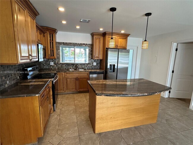 Foto del edificio - 4830 SW 41st Ave