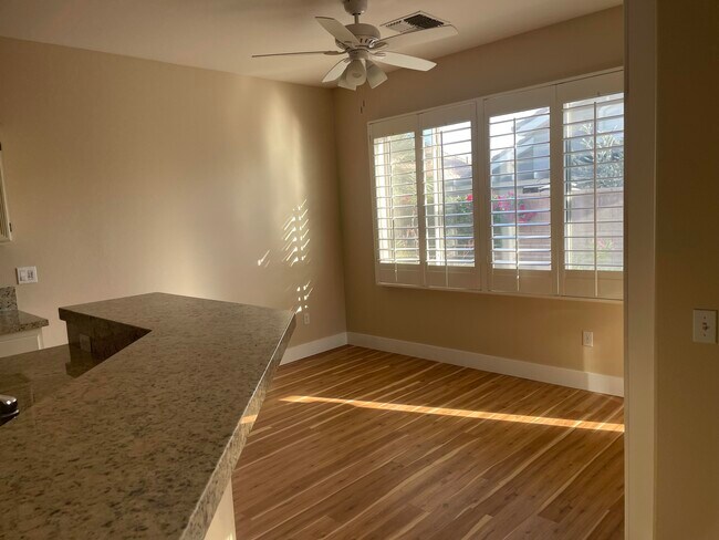 Foto del edificio - 78724 Palm Tree Ave
