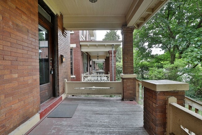 Building Photo - 1611 Summit St