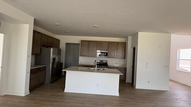 Foto del edificio - 3707 Pinnacle Dr