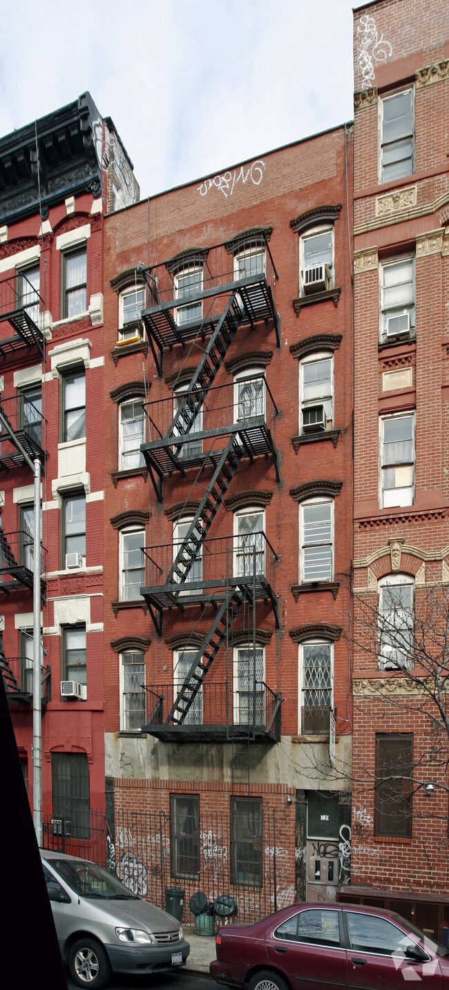 Building Photo - 239 Henry St
