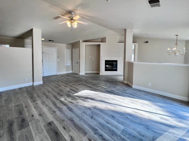 Foto del edificio - $2,750 West Fresno Near Island Water Park  4 Bed W. San Ramon