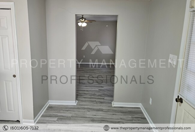 Foto del edificio - Renewed and ready to be a home!