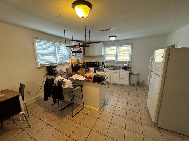 Foto del edificio - Cute Downtown 2 Bedroom Cottage!