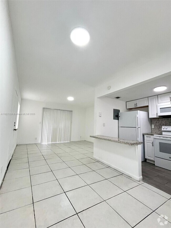 Building Photo - 830 SW 74th Ter