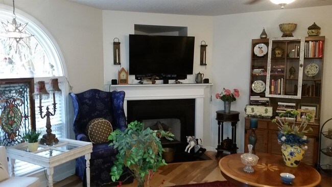Foto del edificio - 1013 Ivy Glen Dr
