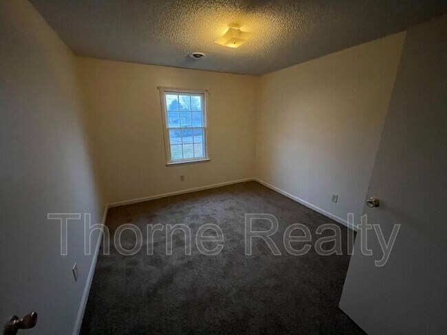 Building Photo - 104 Fox Den Ct