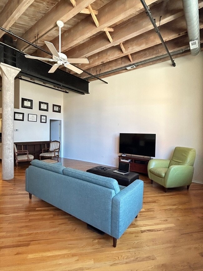 Foto del edificio - 1601 S Indiana Ave