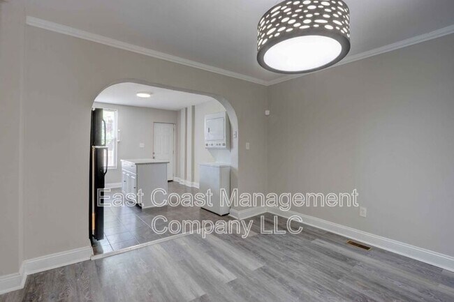 Building Photo - 2127 W Fairmount Ave