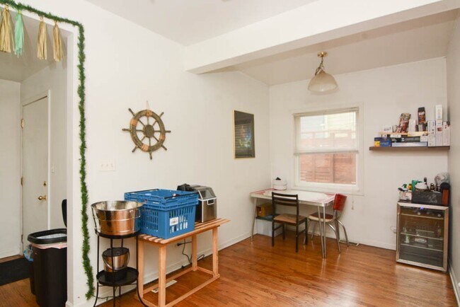 Foto del edificio - 1517 W Oakdale Ave
