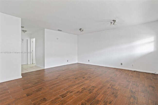 Foto del edificio - 2756 NW 131st St