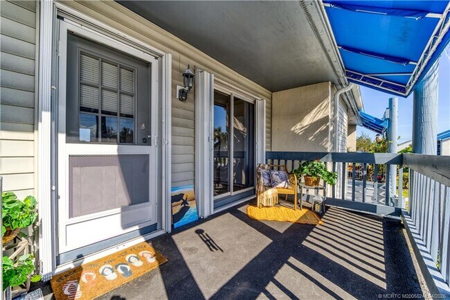 Foto del edificio - 1637 NE Nautical Pl