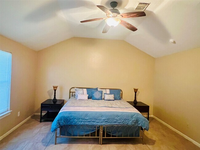 Foto del edificio - 22814 Tree House Ln