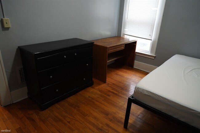 Foto del edificio - 4 br, 1 bath House - 916 Ackerman Avenue R...