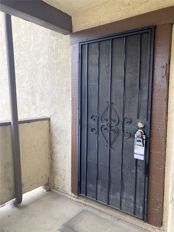 Foto del edificio - 2411 S Ridgewood Dr