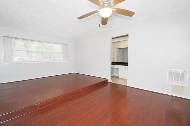 Building Photo - 2331 Stillmeadow Dr