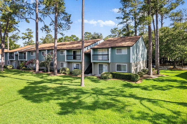 Building Photo - Pinetree Gardens