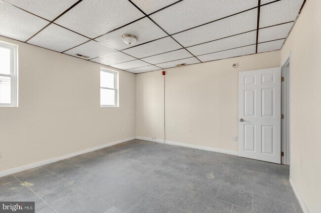 Building Photo - 2301 S 16th St