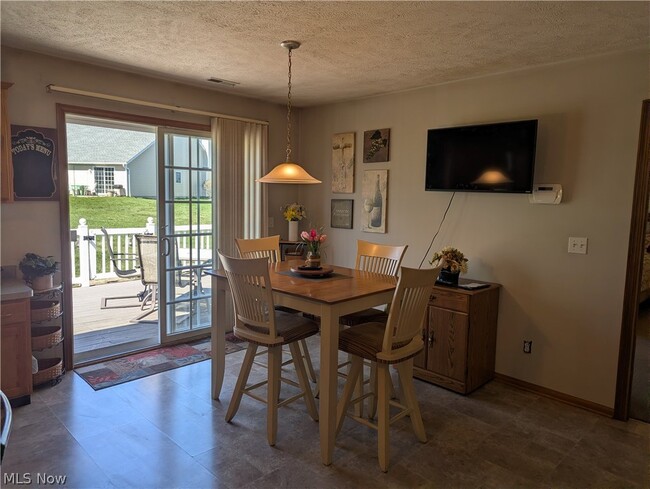 Building Photo - 15070 Woodsong Dr