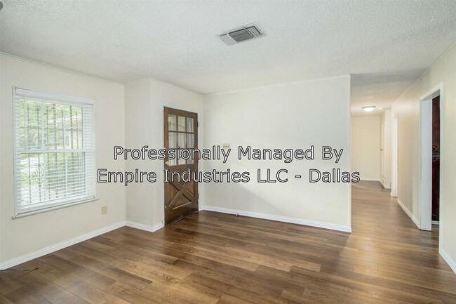 Building Photo - 2118 Andover St