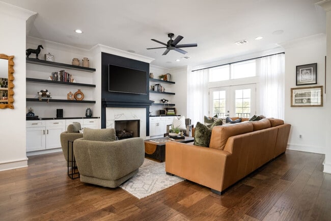 Building Photo - 218 Tarrow St