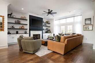 Building Photo - 218 Tarrow St