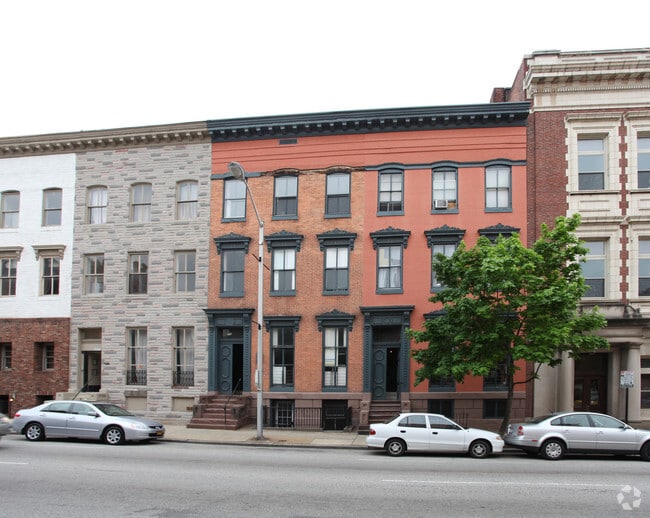 Building Photo - 803-805 St Paul St