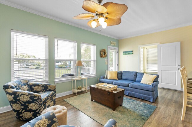 Foto del edificio - FURNISHED OFF-SEASON MONTHLY RENTAL - AVAI...