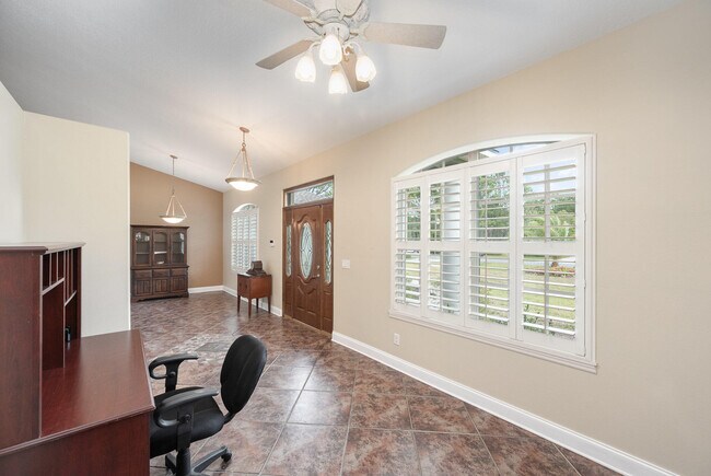 Building Photo - 5000 Fawn Lake Blvd