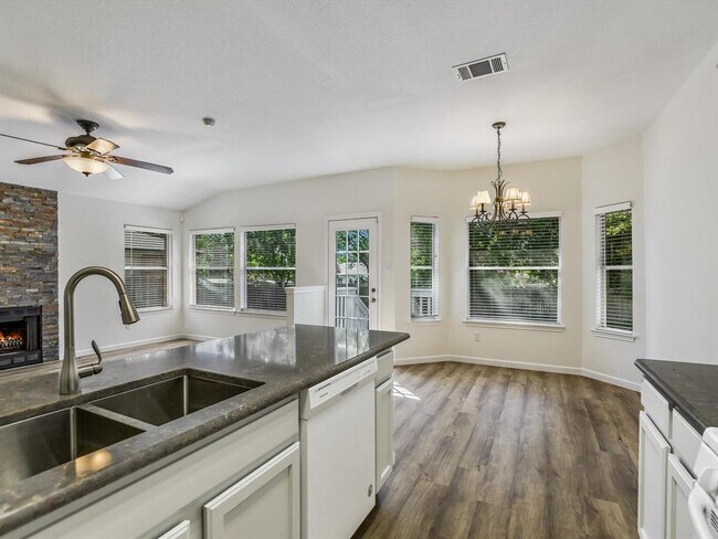 Foto del edificio - 1102 Brashear Ln