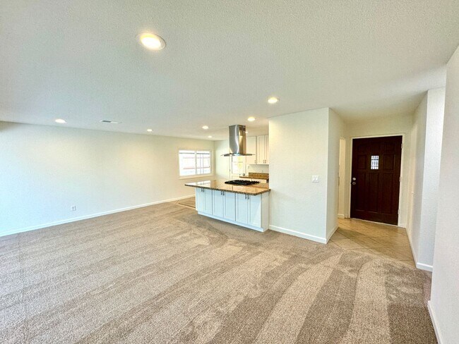 Building Photo - Great 3B/2BA House in Oceanside!