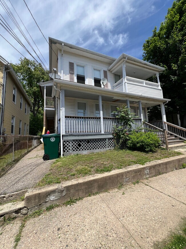 Building Photo - 334 Hollister St