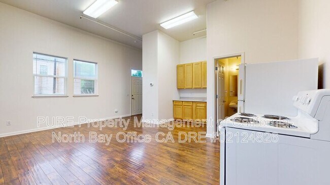 Building Photo - 154 Railroad Ave