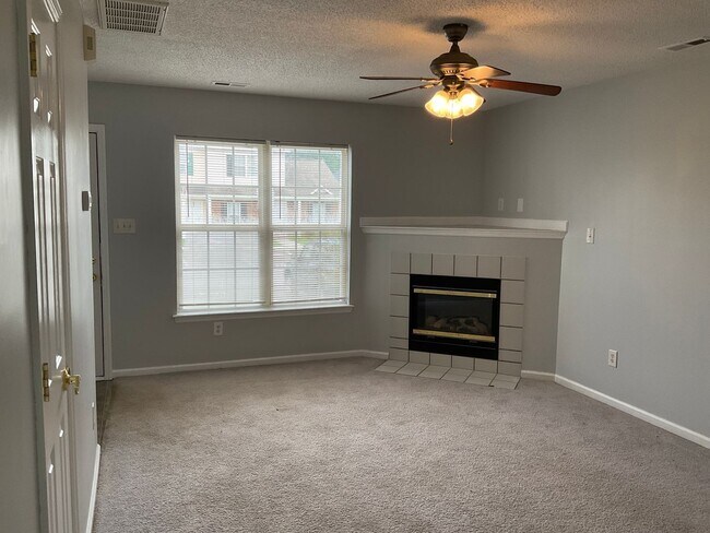 Foto del edificio - Charming two bedroom two and a half bath t...