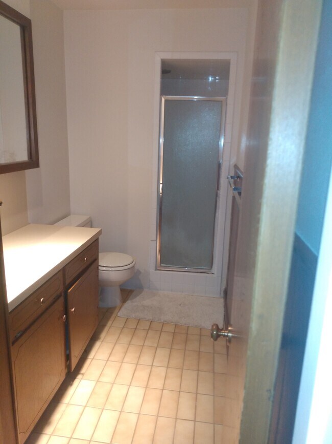 Building Photo - 1103 Holliday St