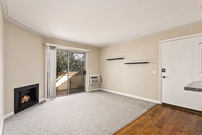 Building Photo - Welcome Home to Comfort and Style in this ...