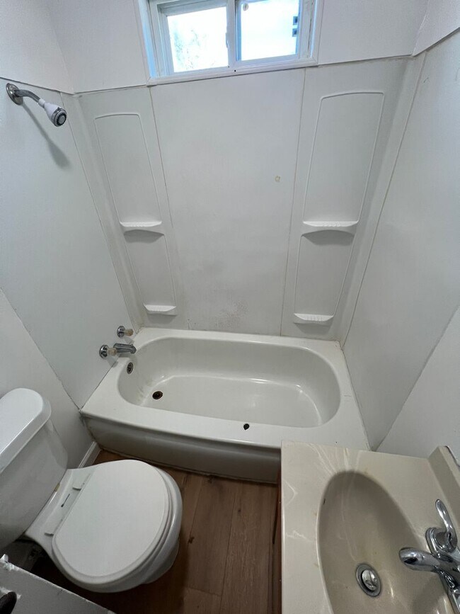 Foto del edificio - Cozy 1 bedroom back house