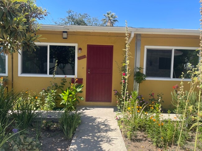 Building Photo - 1924 Workman St