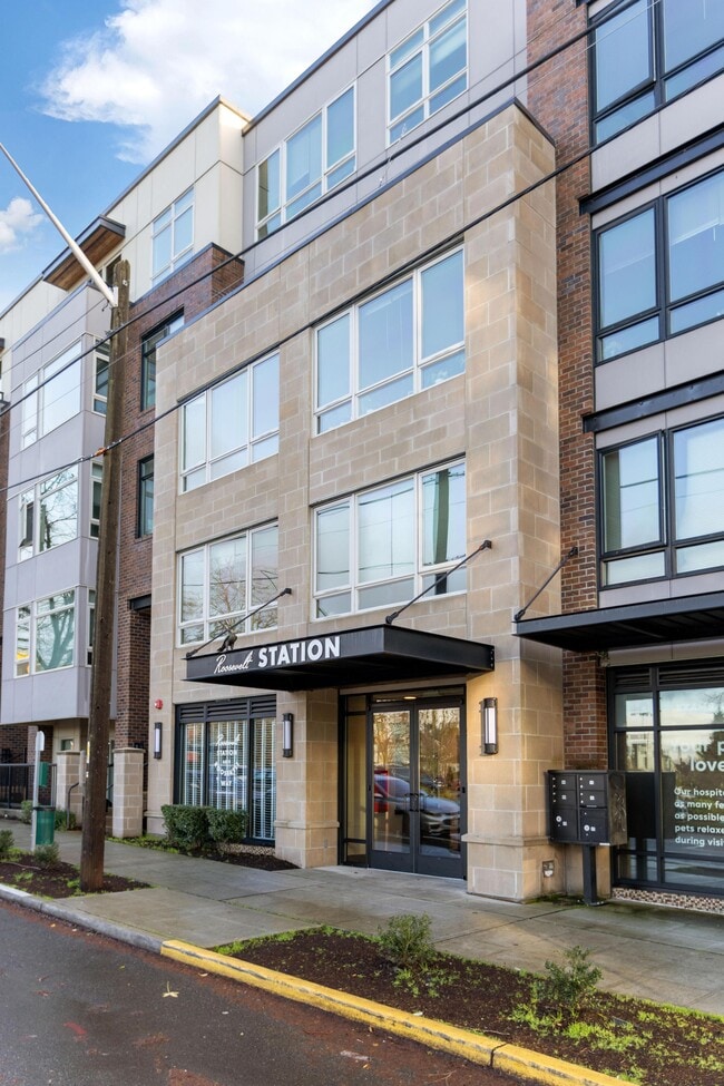 Building Photo - Roosevelt Station