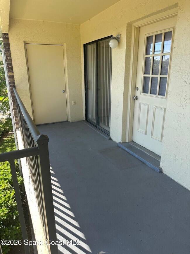 Foto del edificio - 500 Catalina Rd