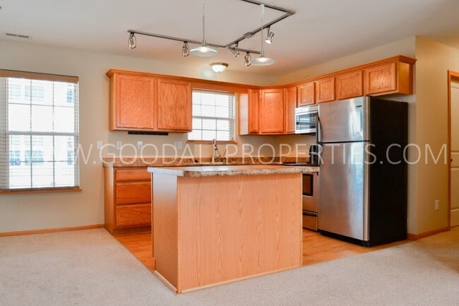 Building Photo - 2 Bath Town home in Urbandale