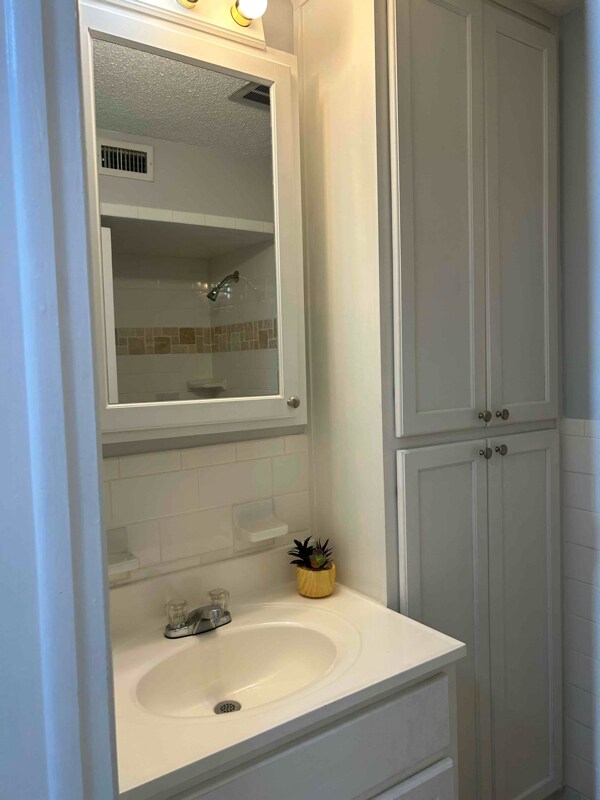 Foto del edificio - 3877 Herschel St
