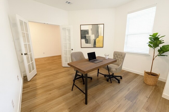 Building Photo - 2426 Peach Oak Xing