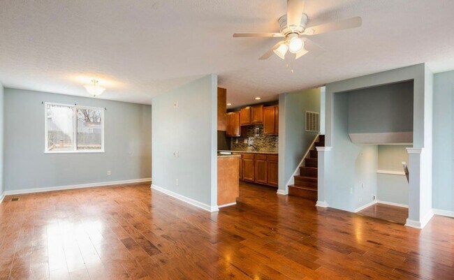 Foto del edificio - Newly Renovated Hillview Bi-Level! ASK US ABOUT OUR LONG-TERM LEASE SPECIAL TODAY!