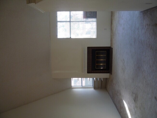 Building Photo - Mission Valley Condo!